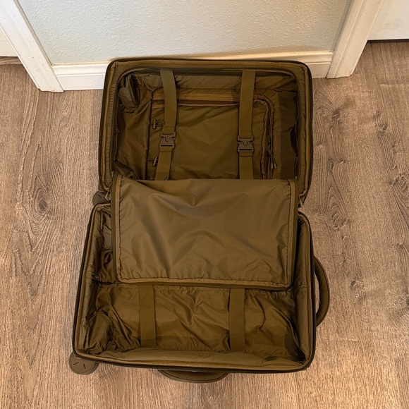 Dagne Dover Seattle Carry-On Luggage Suitcase in Dark Moss (Green) 20.5” (EUC) - Picture 12 of 13